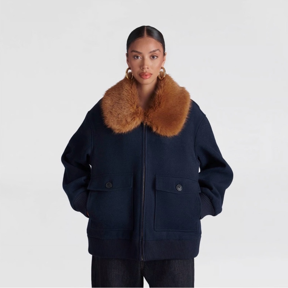 Elegant Navy Bomber Jacket with Faux Fur Collar